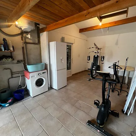 Maison Situee Dans Un Quartier Calme Avec Piscine Et Chambre Climatise *