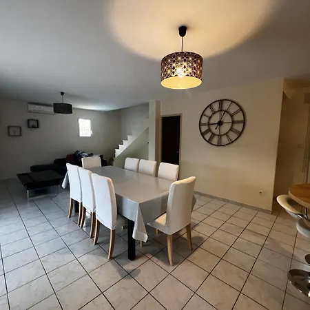 Casa de Férias Maison Situee Dans Un Quartier Calme Avec Piscine Et Chambre Climatise Bagnols-sur-Cèze