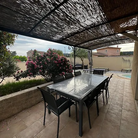 Maison Situee Dans Un Quartier Calme Avec Piscine Et Chambre Climatise Casa de Férias